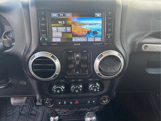 2017 JEEP Wrangler - Thumbnail 11