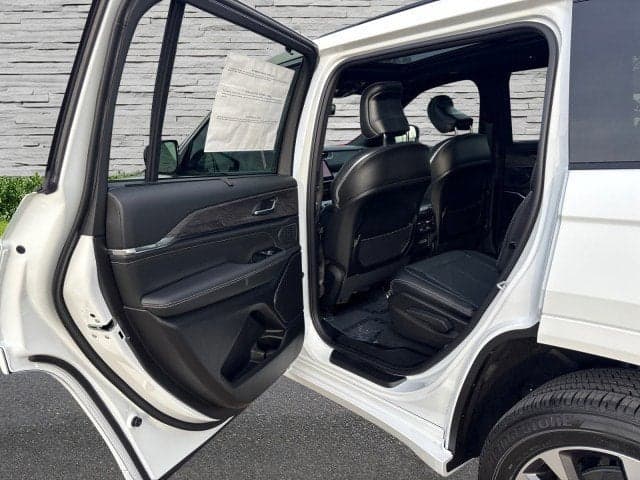 2025 JEEP Grand Cherokee L - Thumbnail 31