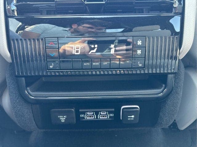 2025 JEEP Wagoneer - Thumbnail 24