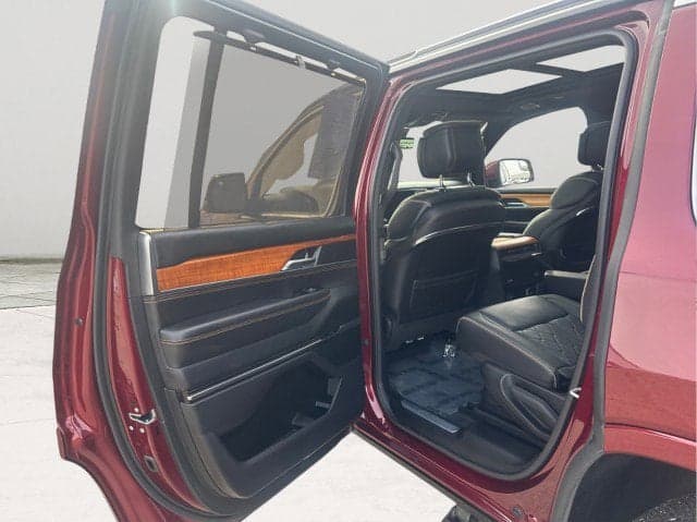 2022 JEEP Grand Wagoneer - Thumbnail 21