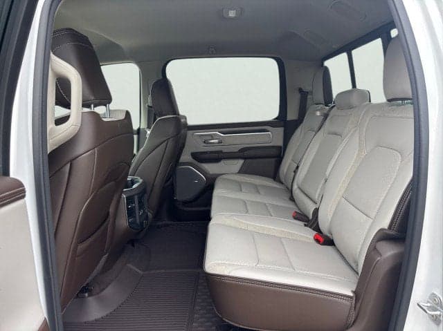 2026 RAM 1500 Laramie - Thumbnail 18