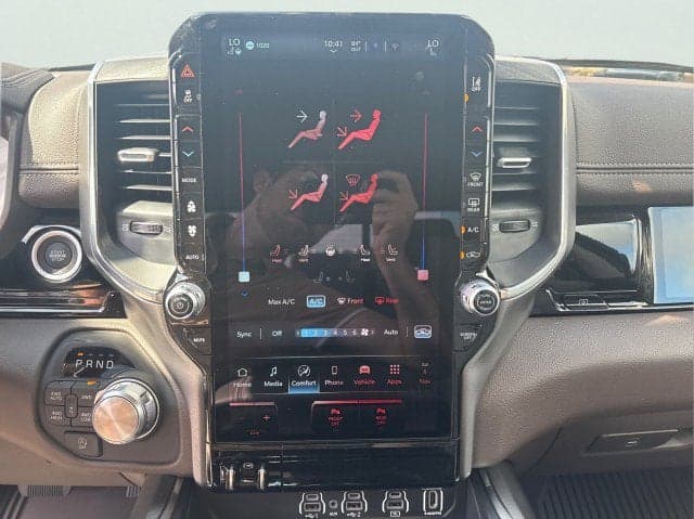 2026 RAM 1500 Laramie - Thumbnail 12