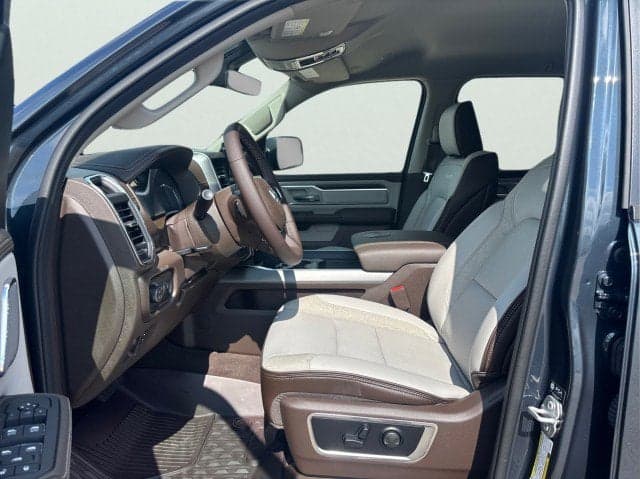 2026 RAM 1500 Laramie - Thumbnail 9