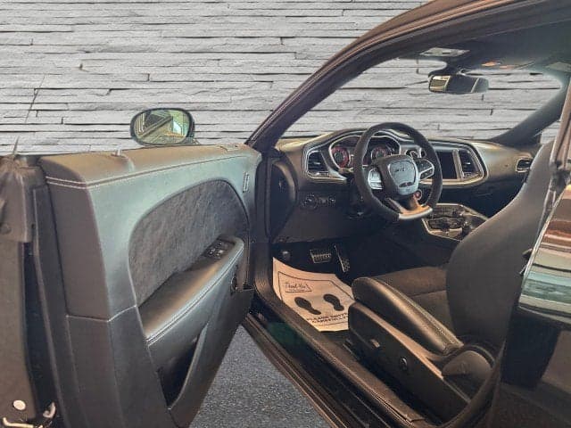 2023 DODGE Challenger - Thumbnail 2