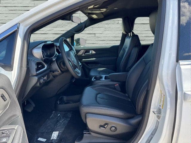 2025 CHRYSLER Pacifica - Thumbnail 11