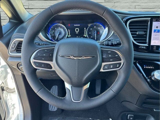 2025 CHRYSLER Pacifica - Thumbnail 12