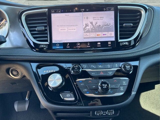 2025 CHRYSLER Pacifica - Thumbnail 13