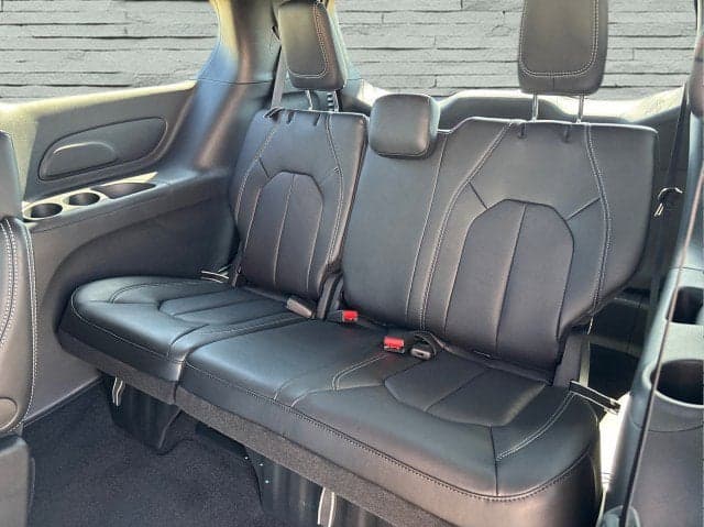 2025 CHRYSLER Pacifica - Thumbnail 18