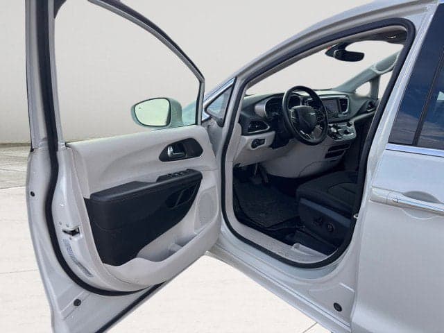 2020 CHRYSLER Pacifica - Thumbnail 17