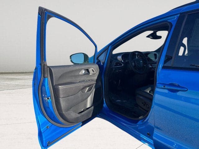 2026 CHRYSLER Pacifica - Thumbnail 10