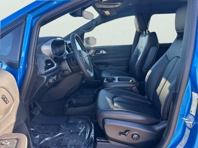 2026 CHRYSLER Pacifica - Thumbnail 11