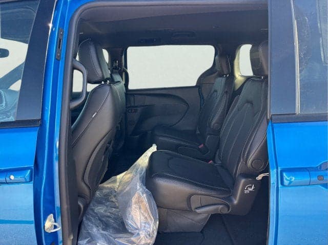 2026 CHRYSLER Pacifica - Thumbnail 18