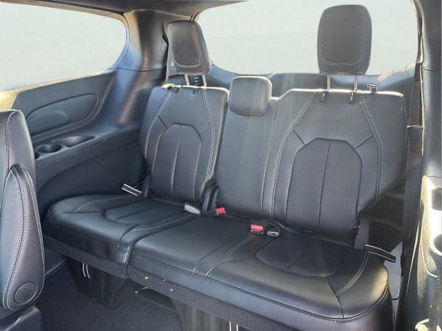 2026 CHRYSLER Pacifica - Thumbnail 19
