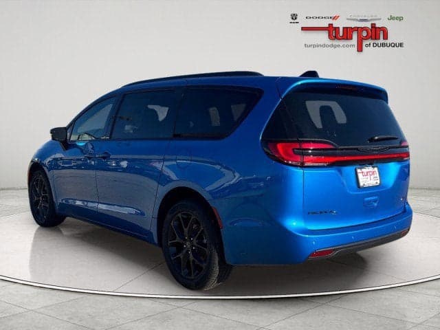 2026 CHRYSLER Pacifica - Thumbnail 3