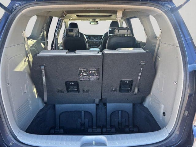 2020 KIA Sedona - Thumbnail 16