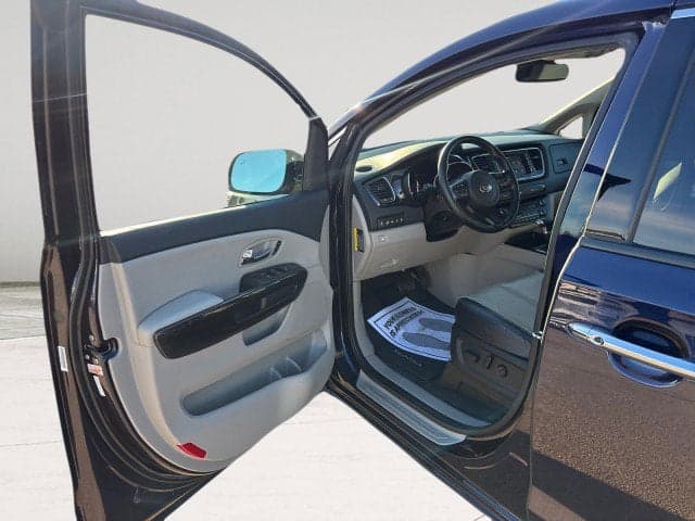 2020 KIA Sedona - Thumbnail 17