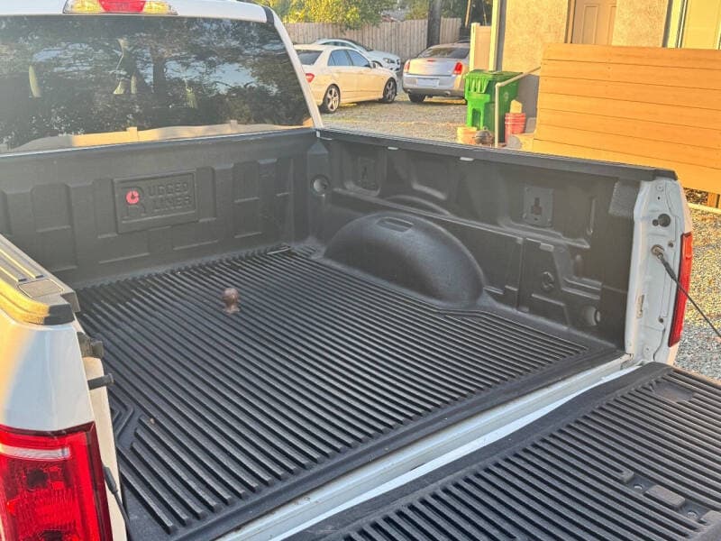 2016 Ford F-150 - Thumbnail 4