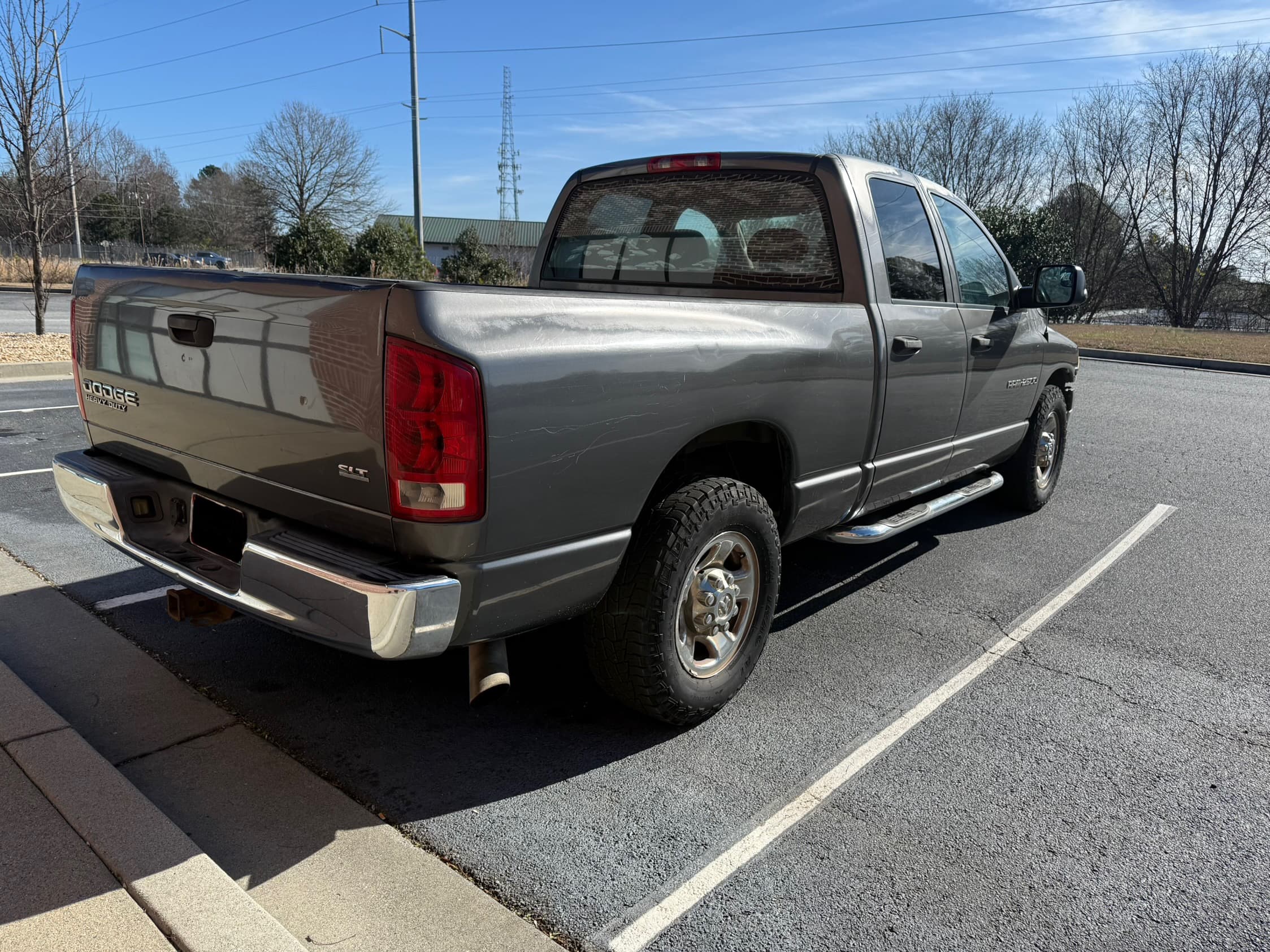 2004 Dodge Ram 2500 quad cab Slt 5.9 Cummins - Thumbnail 3