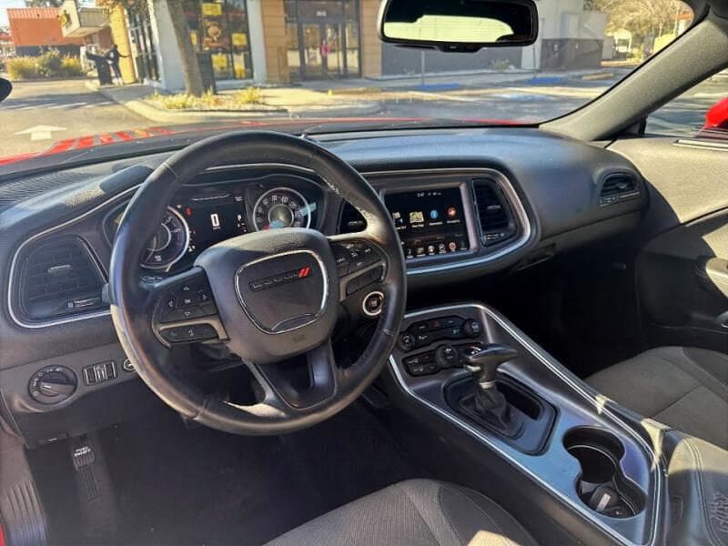 2015 Dodge Challenger - Thumbnail 11