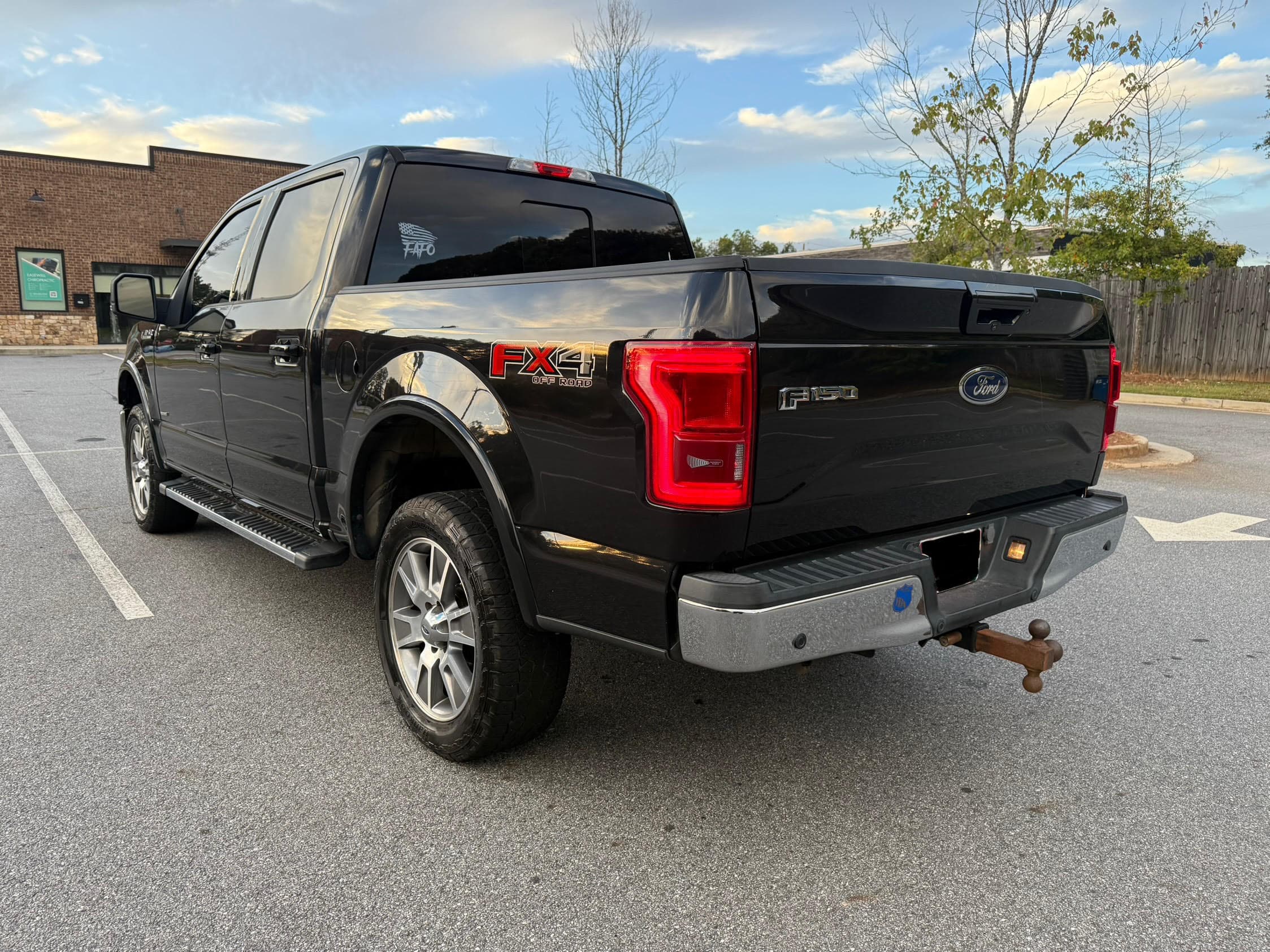 2015 Ford F-150 crew cab Lariat 4x4 3.5L ecoboost - Thumbnail 3
