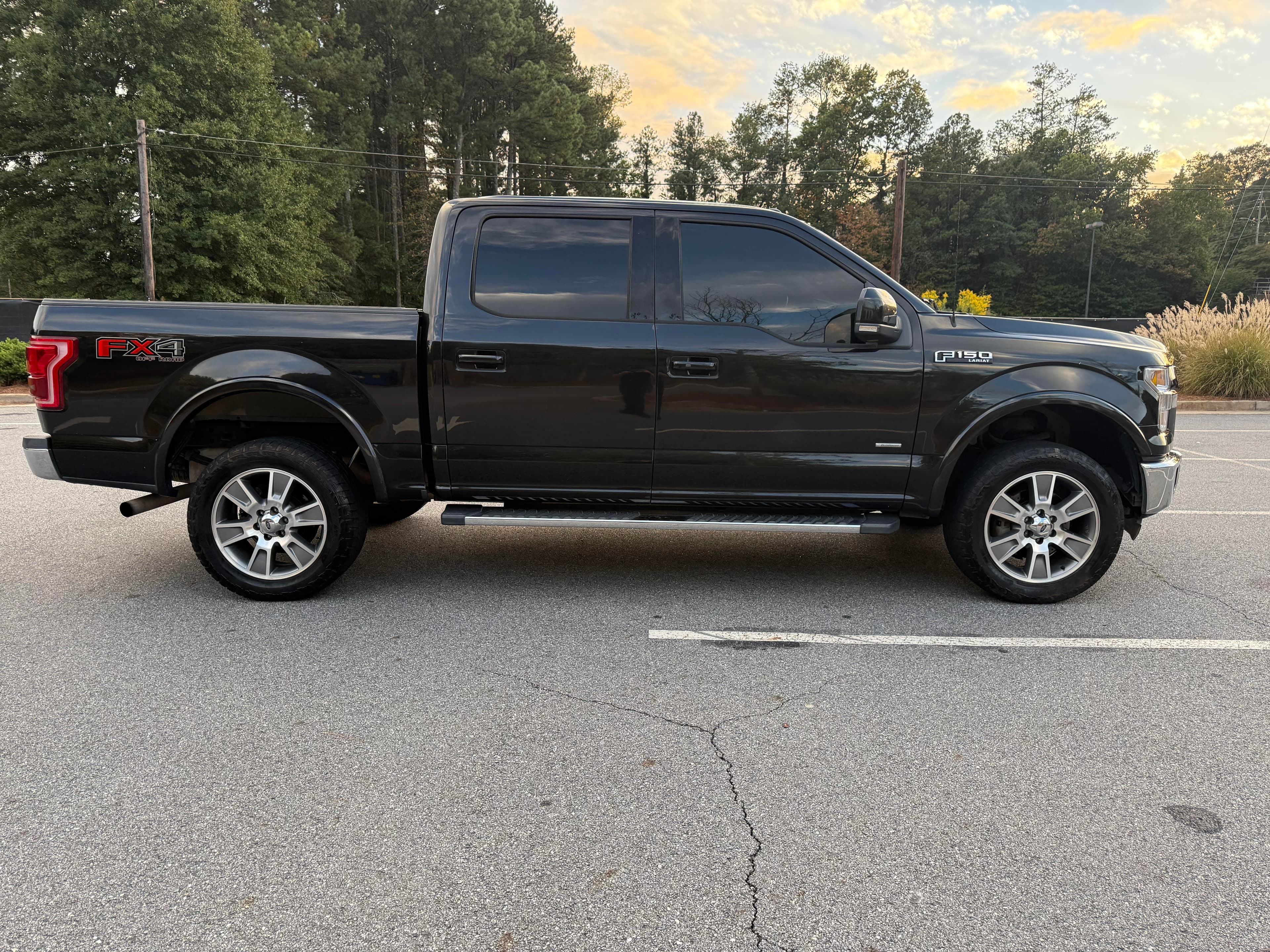 2015 Ford F-150 crew cab Lariat 4x4 3.5L ecoboost - Thumbnail 4