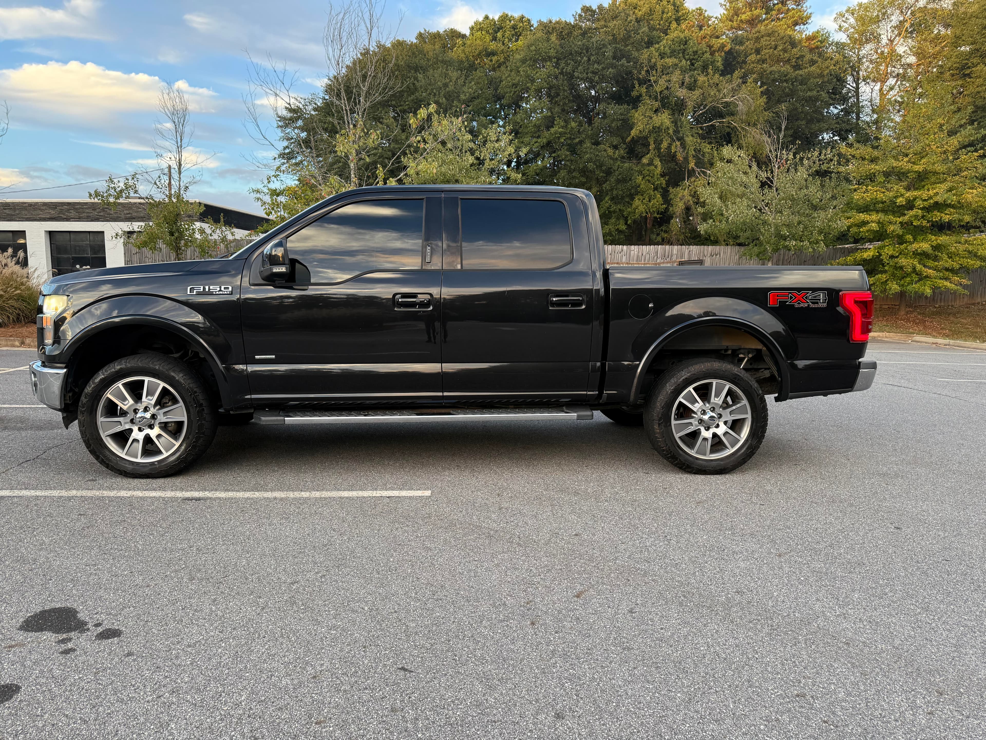 2015 Ford F-150 crew cab Lariat 4x4 3.5L ecoboost - Thumbnail 5