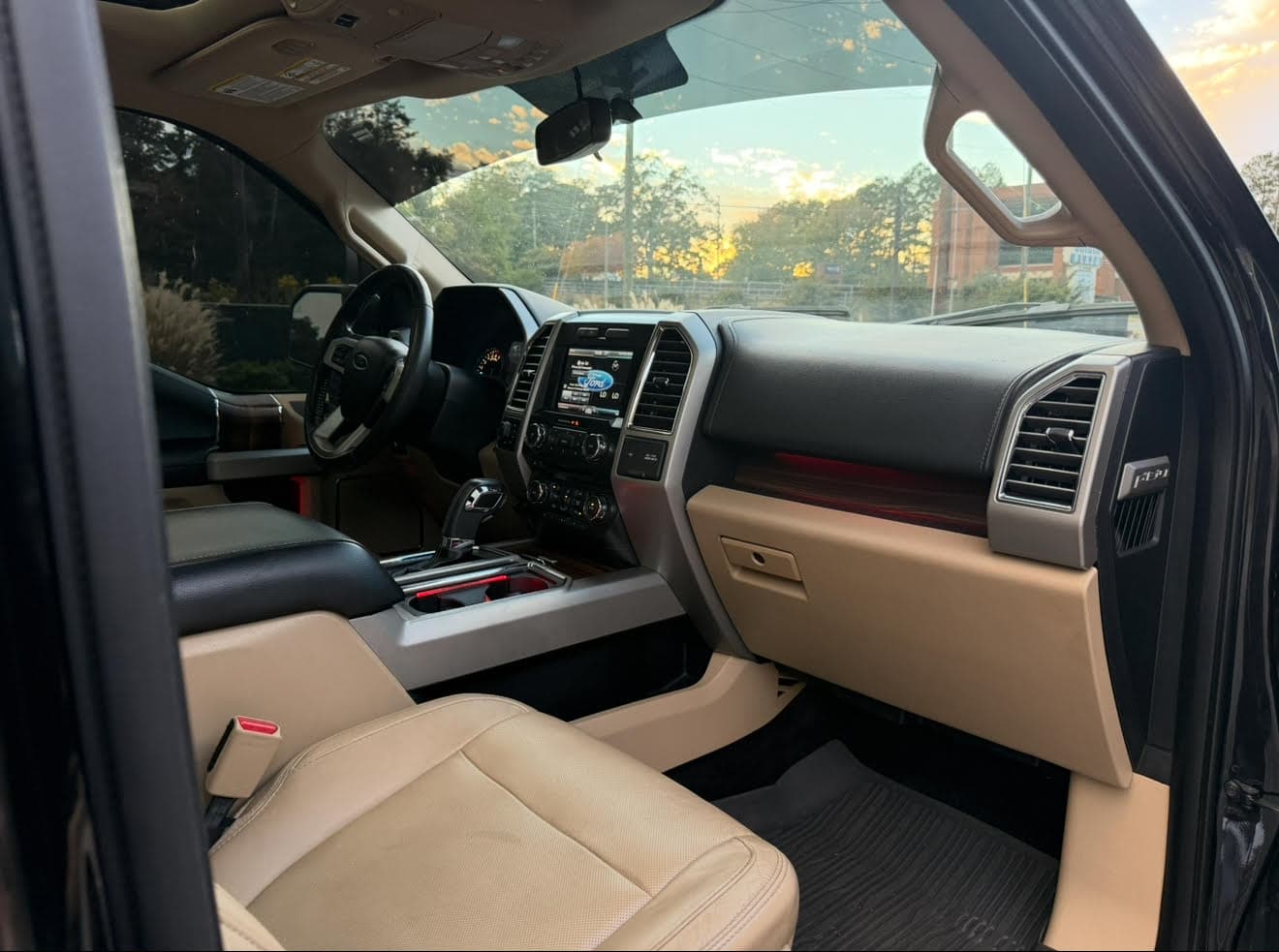 2015 Ford F-150 crew cab Lariat 4x4 3.5L ecoboost - Thumbnail 10