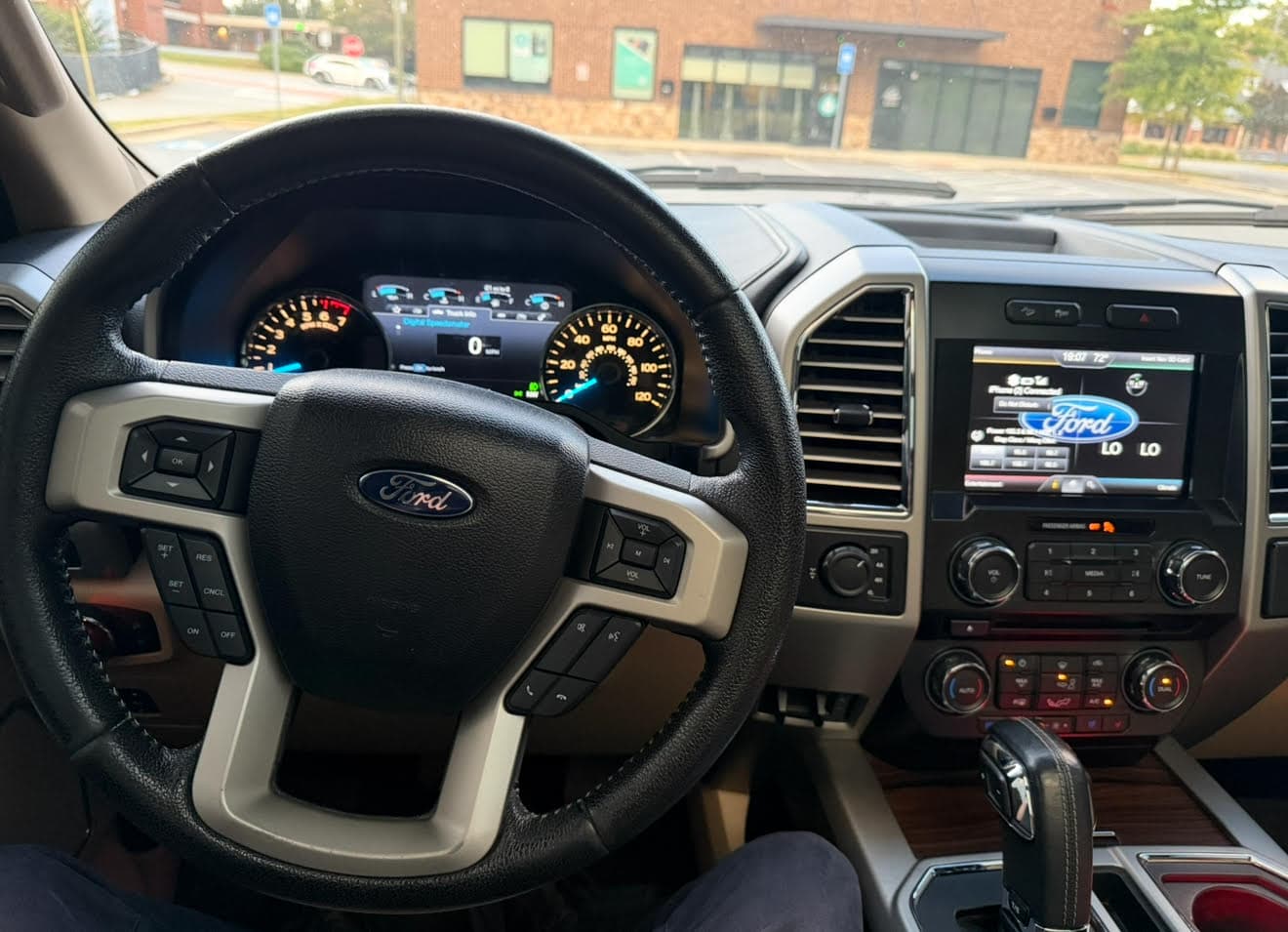 2015 Ford F-150 crew cab Lariat 4x4 3.5L ecoboost - Thumbnail 11