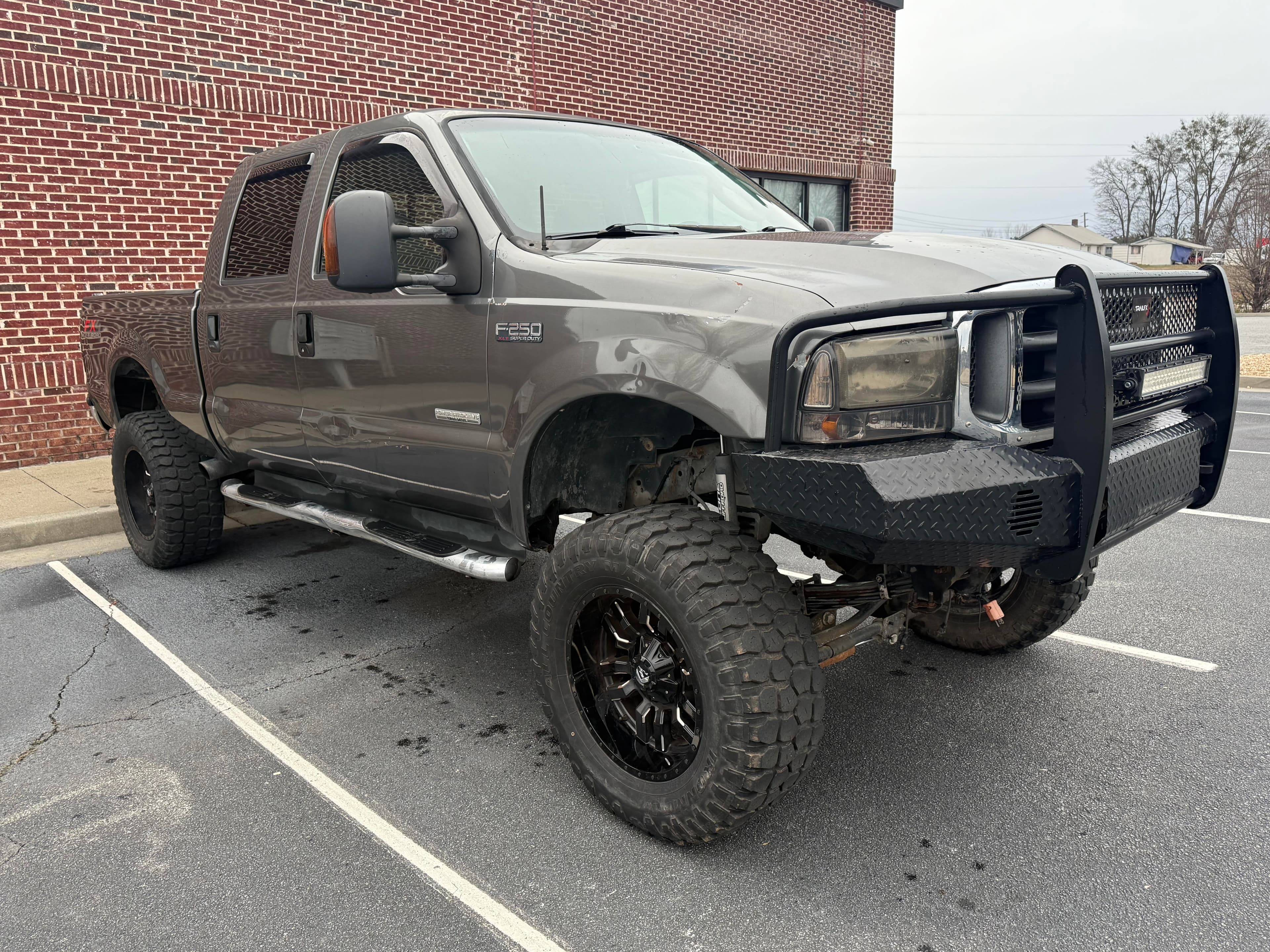 2004 Ford F-250 super duty crew cab 4x4 - Thumbnail 2