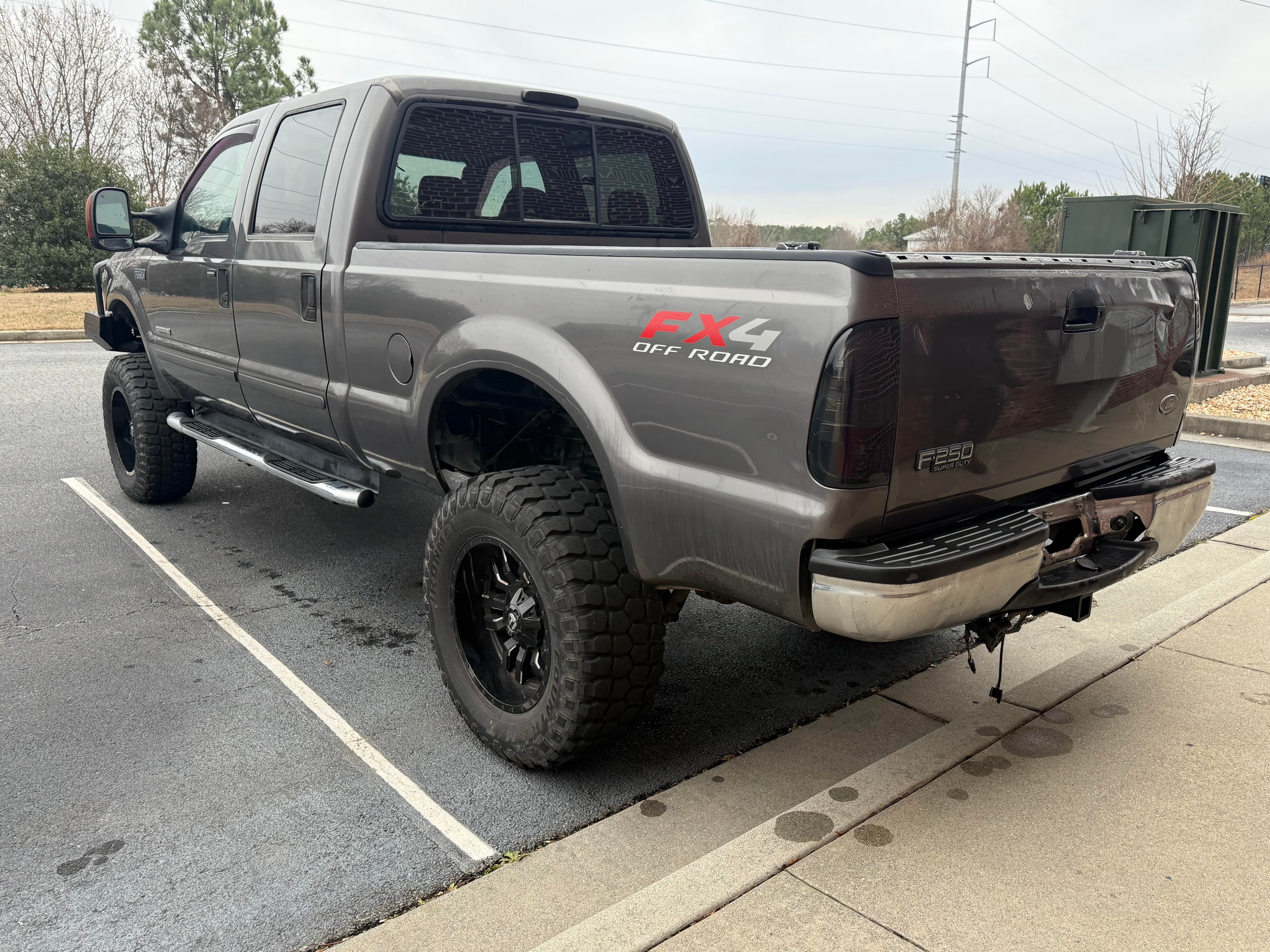2004 Ford F-250 super duty crew cab 4x4 - Thumbnail 4