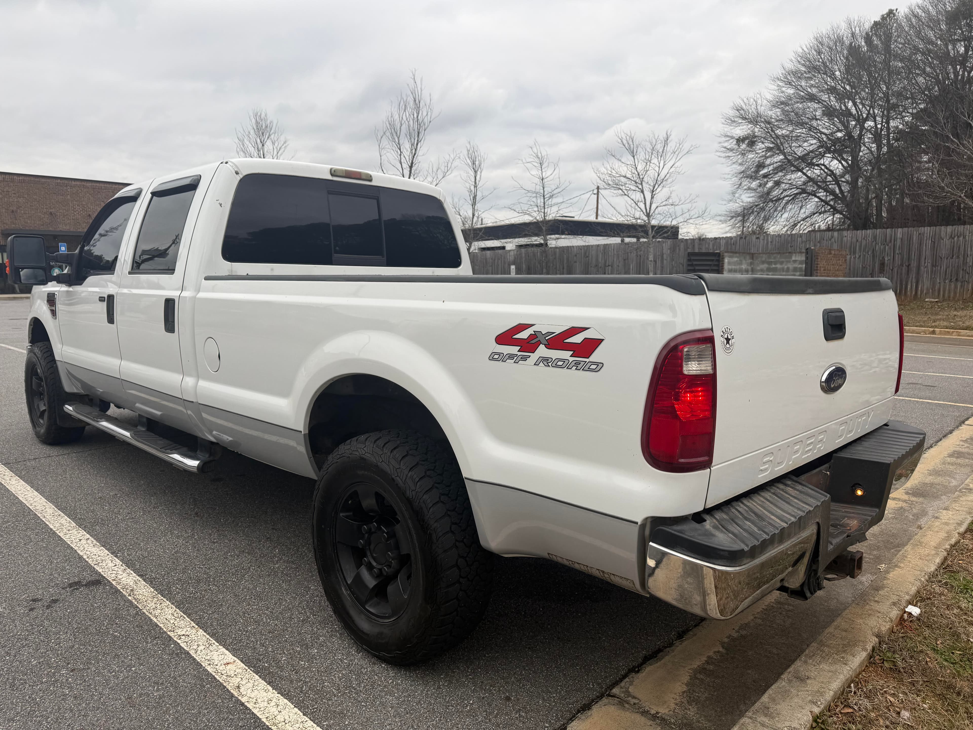 2008 Ford F-250 super duty crew cab Lariat 4x4 6.4 powerstroke turbo diesel - Thumbnail 2