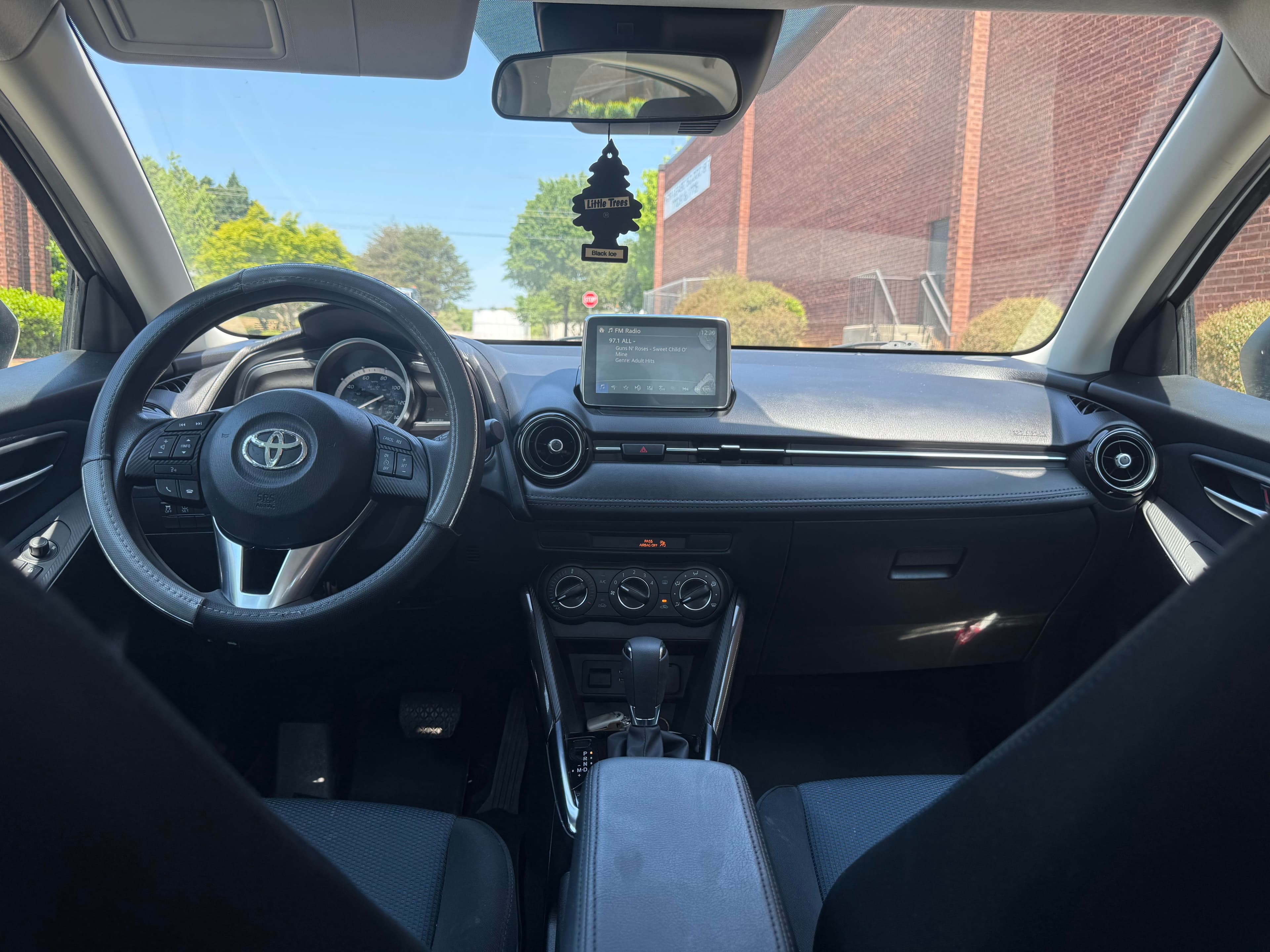 2017 Toyota Yaris iA - Thumbnail 5